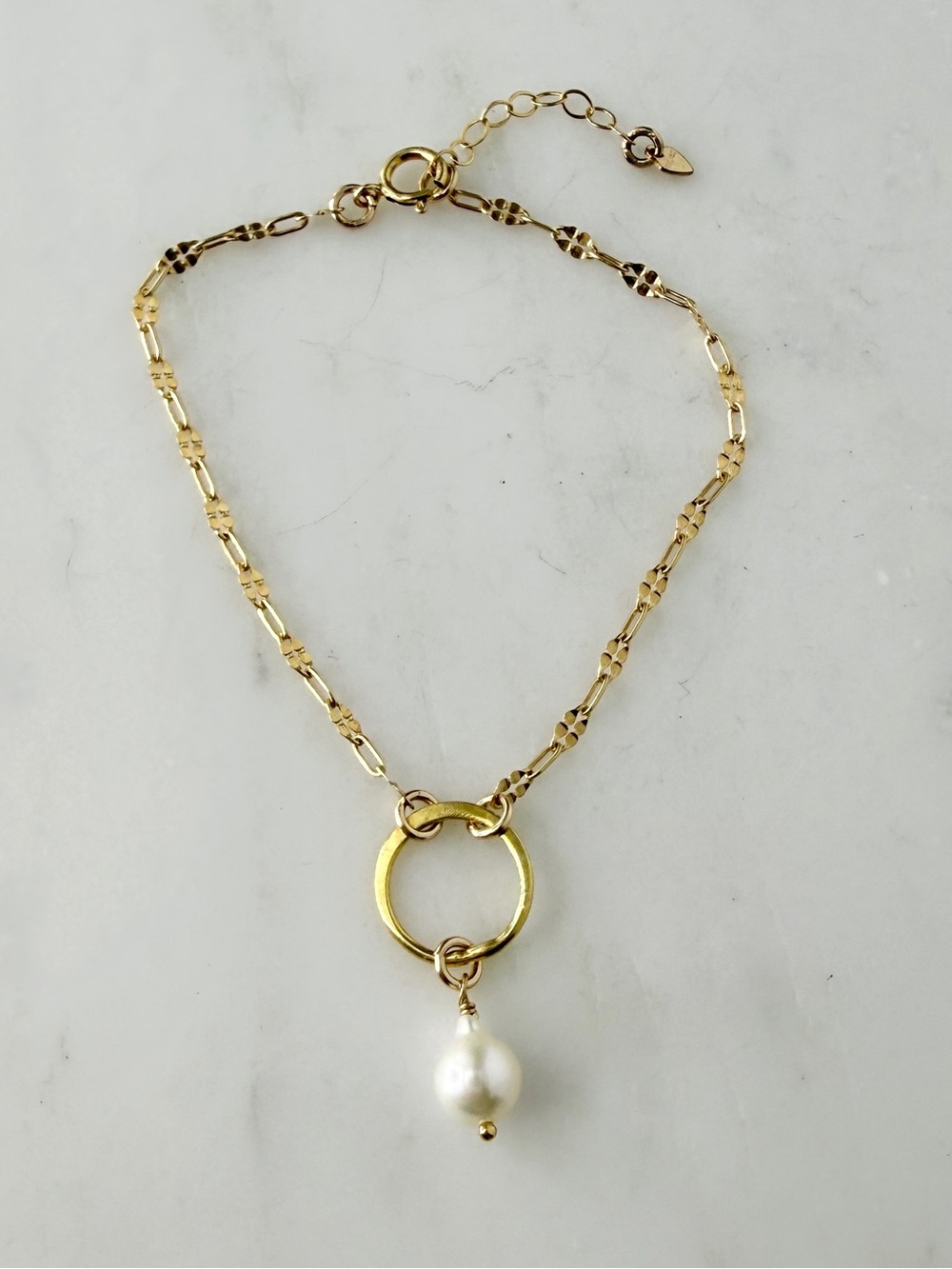 Delicate Gold Chain Bracelet with Gold Circle and White Pearl Drop